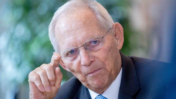 "Die Einschränkungen für die Kinder und Jugendlichen sind massiv", sagt Bundestagspräsident Schäuble.