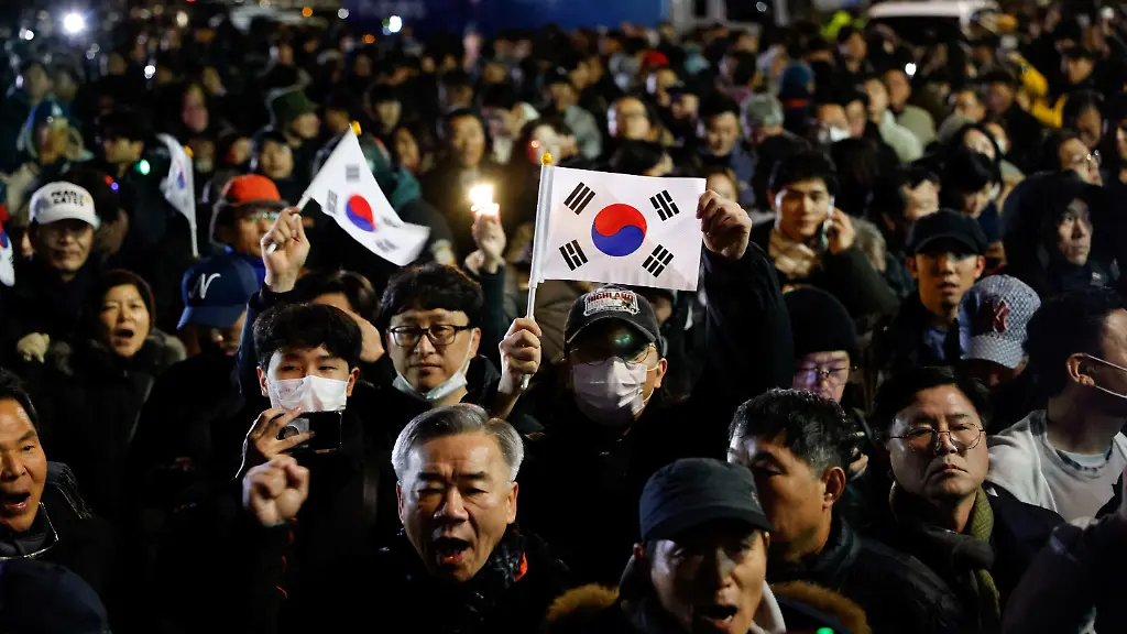 2024-12-03T175017Z-108396385-RC2SHBARRHUT-RTRMADP-3-SOUTHKOREA-POLITICS