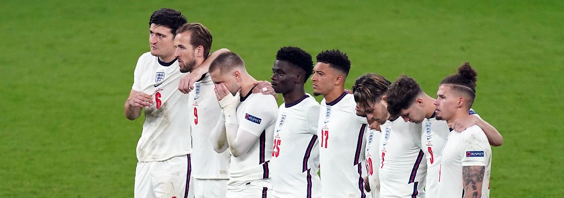 Englands Fußballer machten die Menschen in ihrer Heimat stolz, schreiben die Zeitungen in ihrer Heimat.