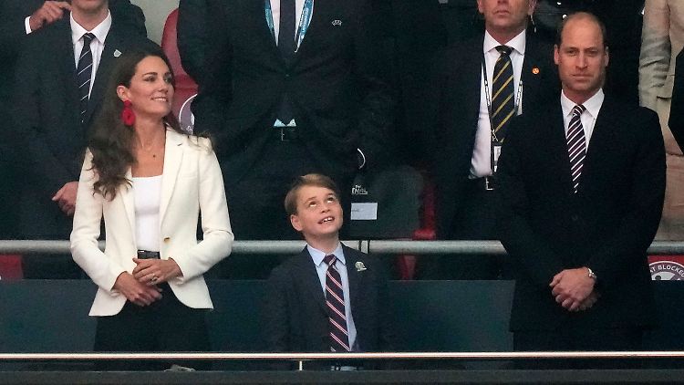 Prinz George hat als großer Fußball-Fan bis zum Schluss mit seinen "Three Lions" mitgefiebert.