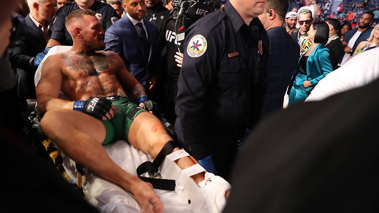 Per Trage ging's für McGregor aus der Arena.