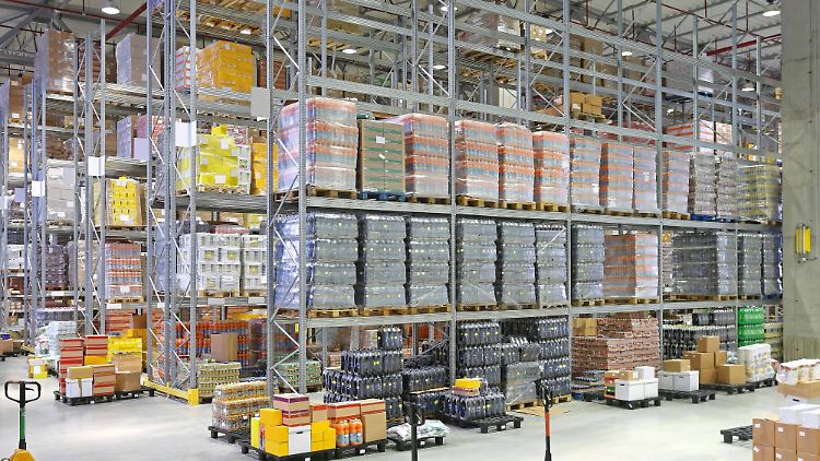 Gewöhnlich werden Preisanstiege im Großhandel teilweise an die Verbraucher weitergereicht.