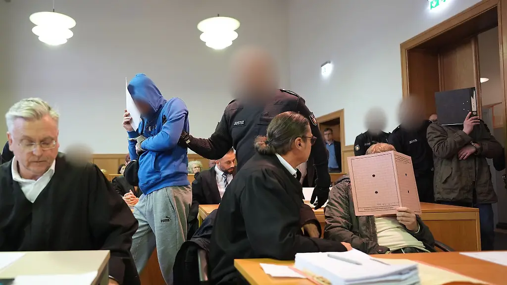 Die-vier-Maenner-sollen-einen-toedlichen-Raubueberfall-in-St-Peter-Ording-begangen-haben