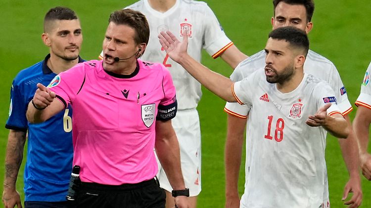 Kein weiteres großes Turnier mehr: Brych überzeugte bei der EM.