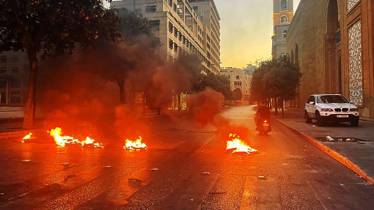 Immer wieder protestieren die Bewohner des kleinen Küstenstaates gegen die schwere Krise. 