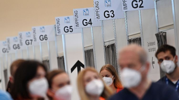 Welche Gefahr geht von der vierten Welle noch aus, wenn immer mehr Menschen geimpft sind?