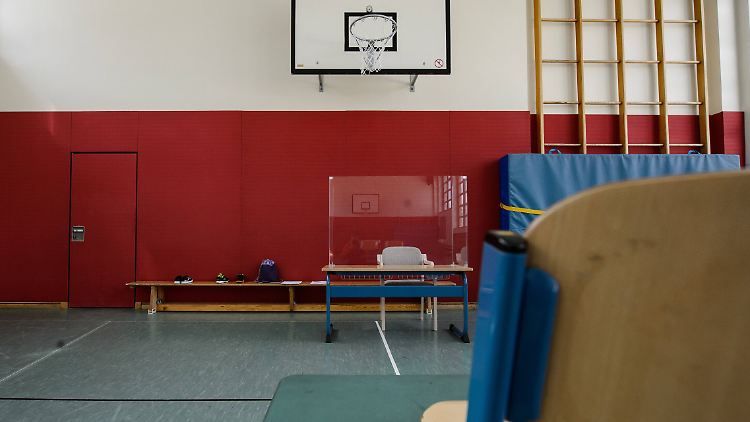 Die Hauptinfektionsgefahr für Kinder und Jugendliche in Schulen drohe nicht von Lehrkräften, sondern von Gleichaltrigen, meint Lehrerpräsident Meidinger.