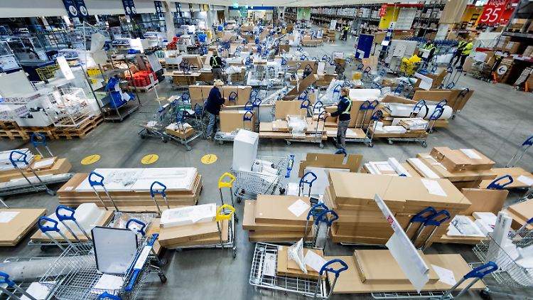 E-Commerce-Experte Alexander Graf kritisiert das "Click & Collect"-Modell bei Ikea, sieht aber mittlerweile einen klaren Aufwärtstrend.