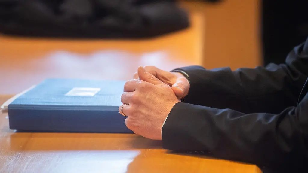 Ein-frueherer-evangelischer-Pastor-soll-Quittungen-und-Rechnungen-gefaelscht-und-der-Kirche-einen-fuenfstelligen-Schaden-verursacht-haben-Die-Staatsanwaltschaft-fordert-eine-Bewaehrungsstrafe