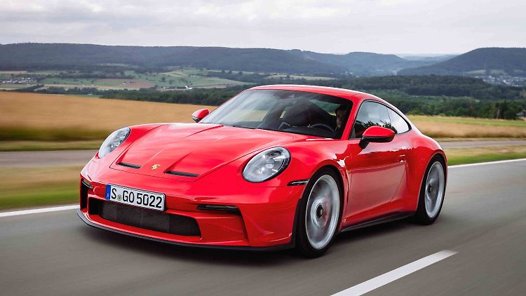 Den 911 GT3 bietet Porsche alternativ auch in der Touring-Version an, die auf einen feststehenden Heckflügel verzichtet.