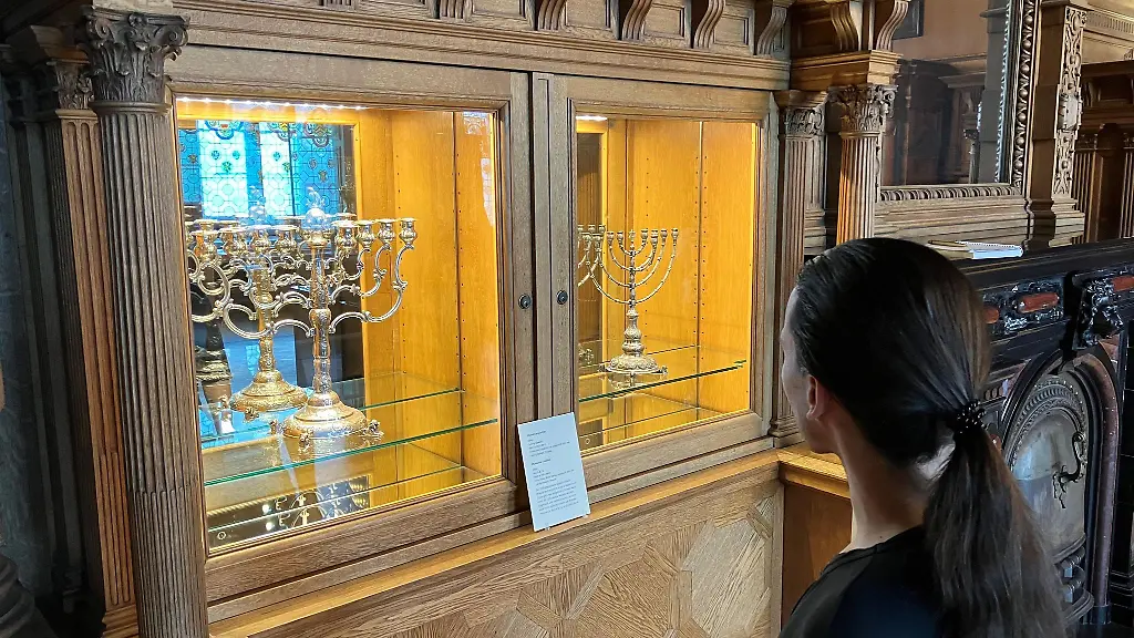 In-der-kuerzlich-beendeten-Schau-Objekten-auf-der-Spur-Einblicke-in-die-Provenienzforschung-im-Historischen-Museum-Hanau-wurden-Objekte-gezeigt-bei-denen-es-sich-um-Verdachtsfaelle-handeln-koennte