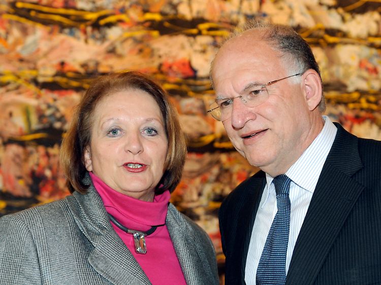 Auf der Suche nach der Mitte: Justizministerin Sabine Leutheusser-Schnarrenberger im Gespräch mit dem Bundesdatenschutzbeauftragten Peter Schaar.