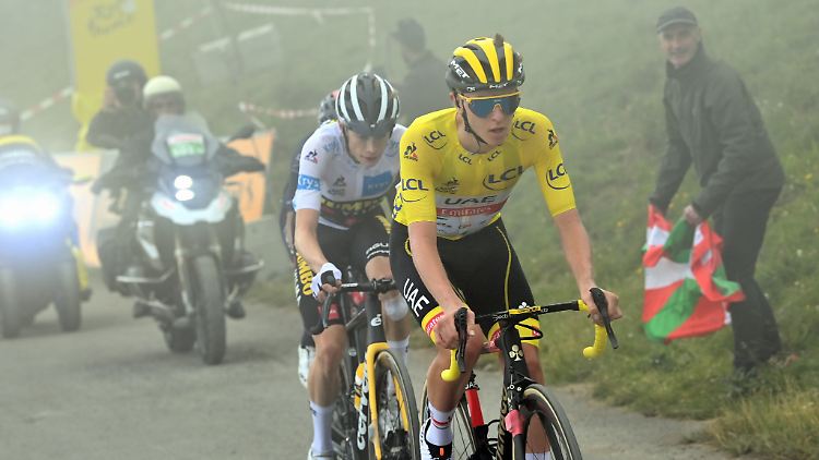 Tadej Pogacar und Jonas Vingegaard fuhren gemeinsam ganz nach oben.