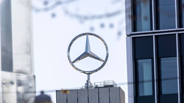 Der Firmensitz in Stuttgart: Daimler hat mehr verdient als erwartet.