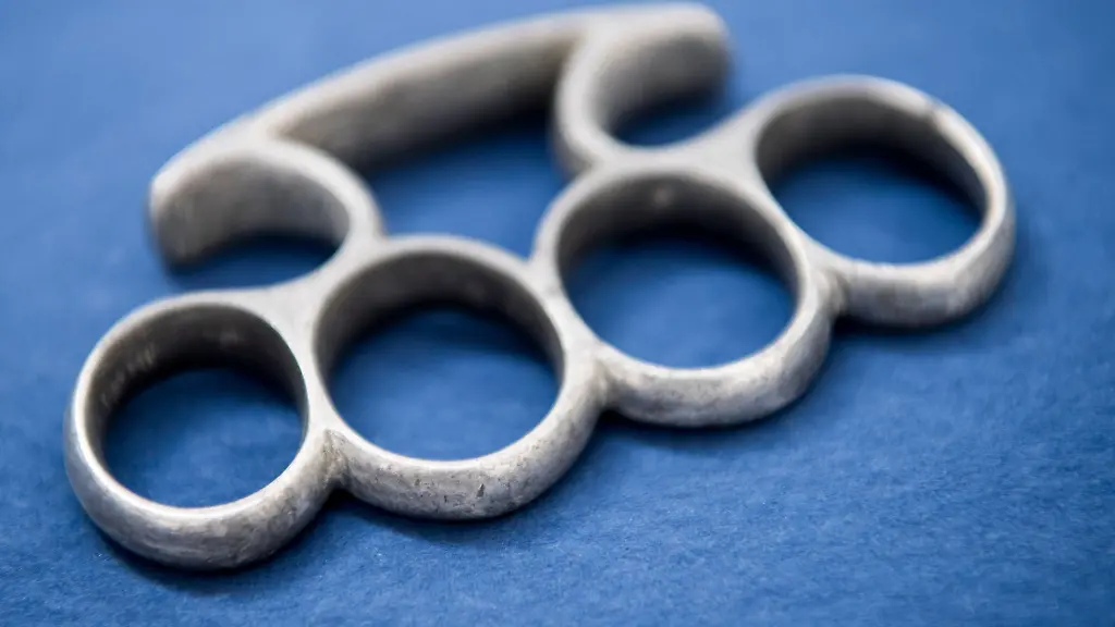 Auf-einem-Neubrandenburger-Spielplatz-hat-ein-14-Jaehriger-mutmasslich-einen-Mann-mit-einem-Schlagring-attackiert