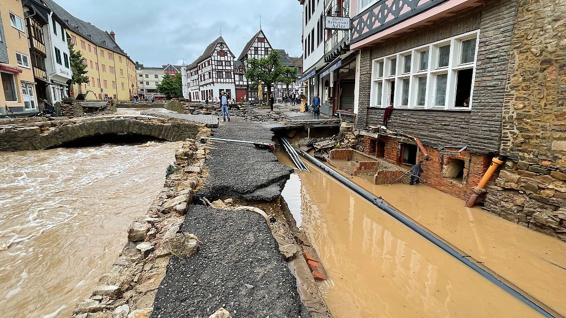 ... nach der verheerenden Unwetter-Nacht mit bisweilen sintflutartigem Regen beruhigt hat, ...