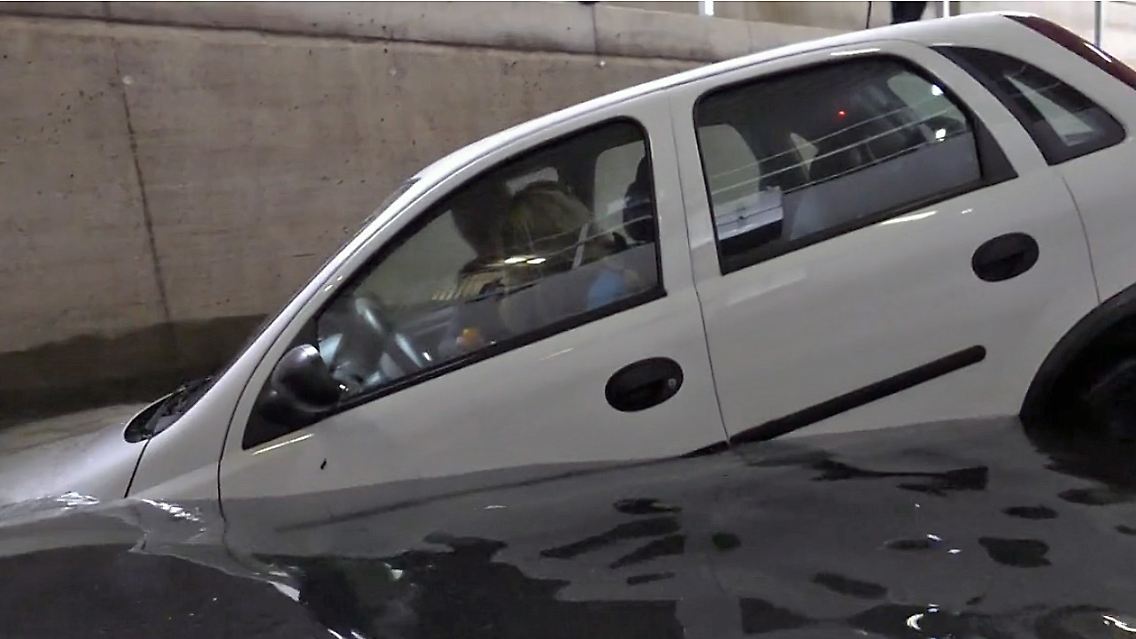 auto_hochwasser.jpg
