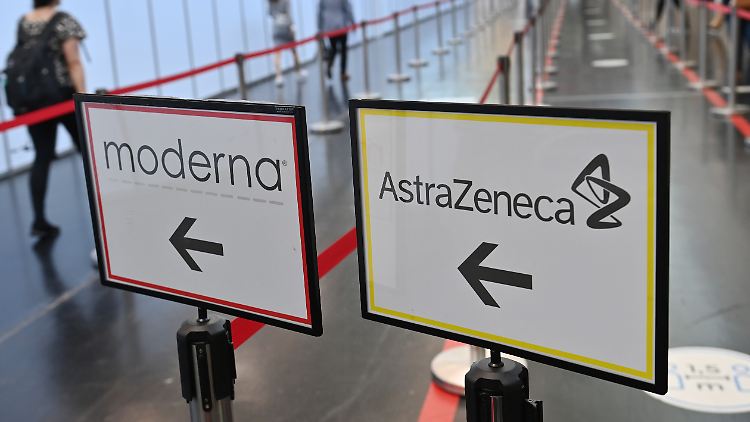 Wegen des sehr selten auftretenden Guillain-Barré-Syndroms erhält der Wirkstoff von Astrazeneca künftig einen Warnhinweis auf die Nervenkrankheit. 
