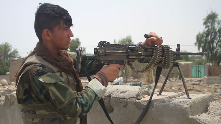 Die afghanischen Sicherheitskräfte konzentrierten sich zuletzt auf die Verteidigung größerer Städte und wichtiger Straßenverbindungen.