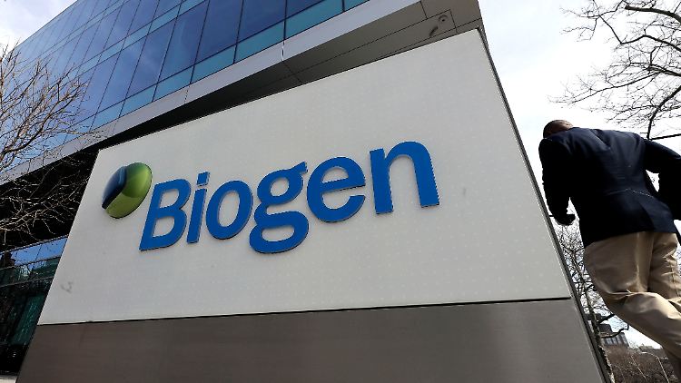 Die Biogen-Aktie kam ordentlich unter Druck. Grund ist, dass die Wirksamkeit des Alzheimer-Präparats Aduhelm angezweifelt wird.
