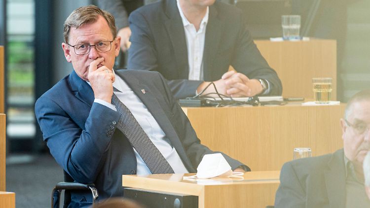 Thüringens rot-rot-grüner Minderheitskoalition mit Ministerpräsident Bodo Ramelow an der Spitze fehlen vier Stimmen für eine eigene Mehrheit.