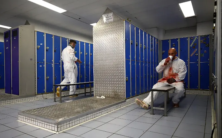 2021-11-23T081940Z-1066950390-RC2NWQ9F2YC9-RTRMADP-3-BRITAIN-MEAT