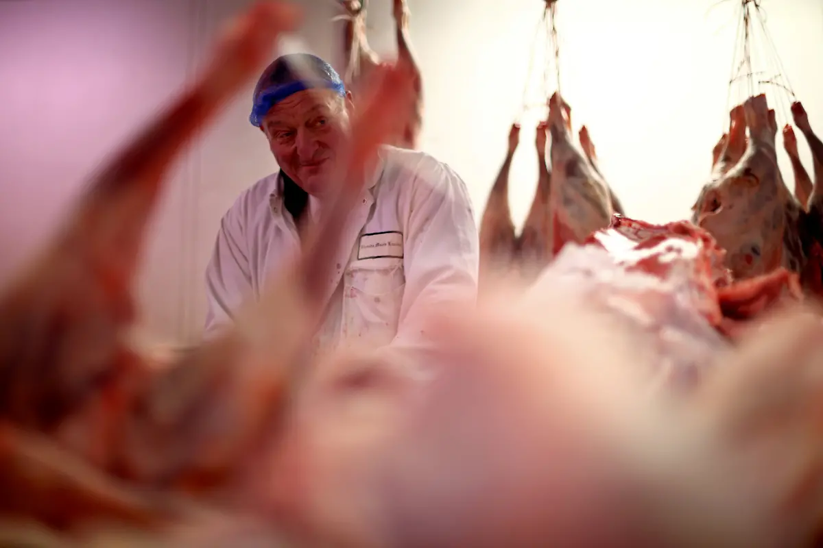 2021-11-23T082708Z-901657056-RC2QUQ98U8ZO-RTRMADP-3-BRITAIN-MEAT