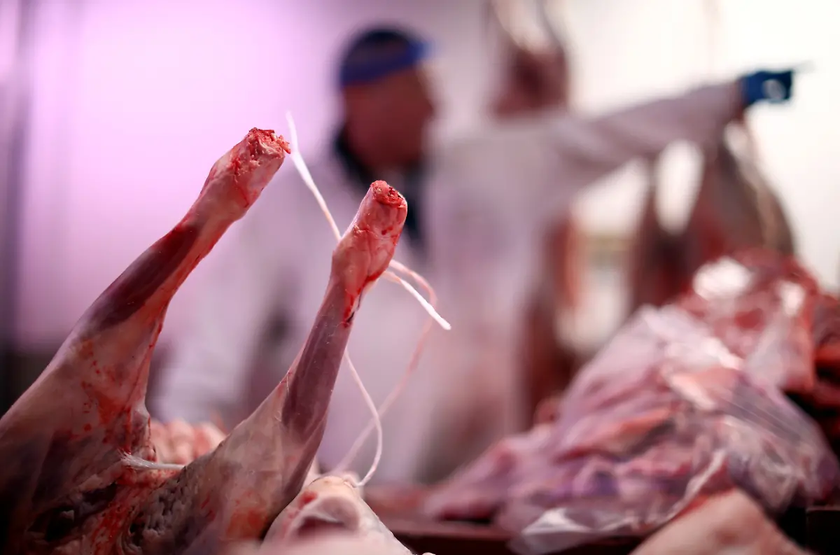 2021-11-23T082330Z-690838732-RC2QUQ98CC0V-RTRMADP-3-BRITAIN-MEAT