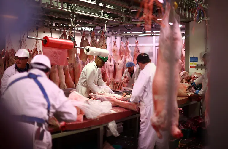 2021-11-23T082707Z-1018154160-RC2PUQ94ASRK-RTRMADP-3-BRITAIN-MEAT