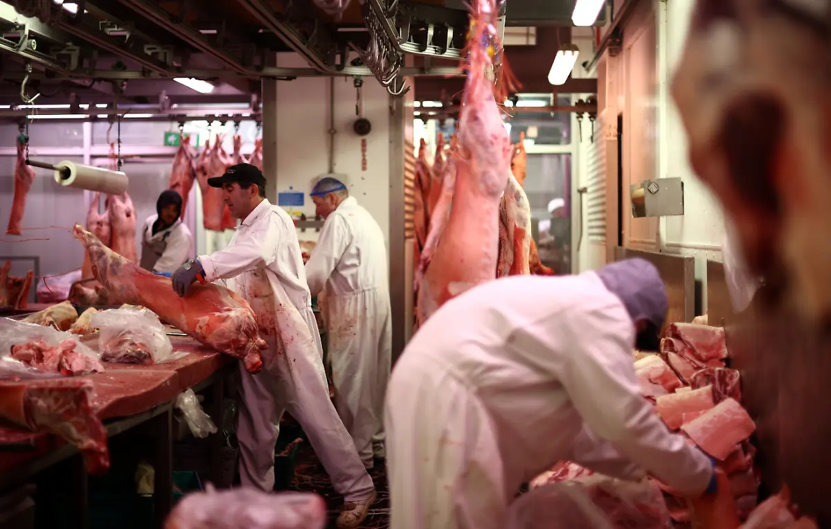 2021-11-23T081053Z-2143839067-RC2PUQ9OXBND-RTRMADP-3-BRITAIN-MEAT