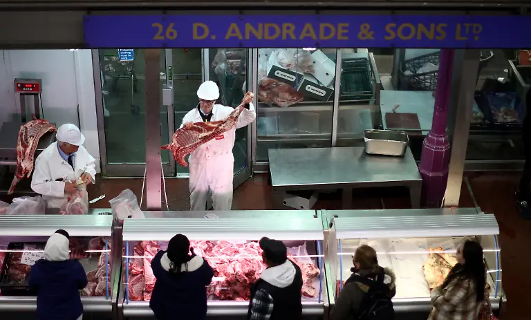 2021-11-23T082327Z-1403060593-RC2GXQ9HQSYD-RTRMADP-3-BRITAIN-MEAT