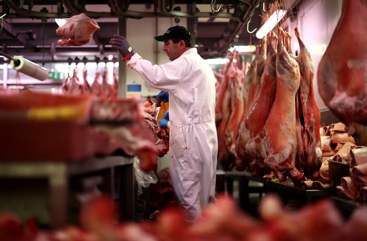 2021-11-23T082329Z-728784989-RC2PUQ9DLZHB-RTRMADP-3-BRITAIN-MEAT