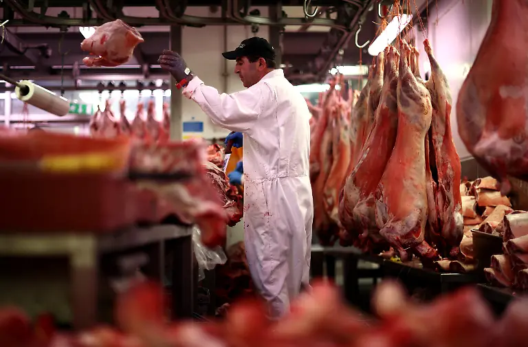 2021-11-23T082329Z-728784989-RC2PUQ9DLZHB-RTRMADP-3-BRITAIN-MEAT