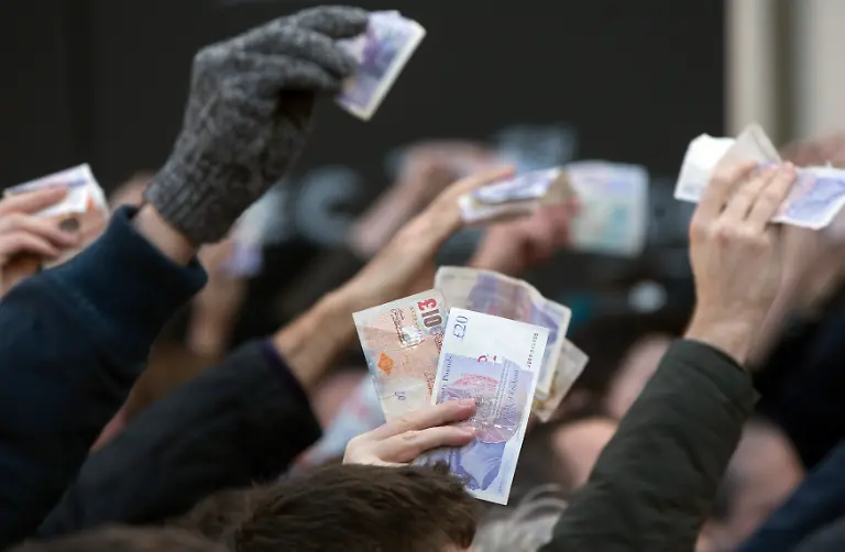 2014-12-24T120000Z-1668284002-LM1EACO10TN01-RTRMADP-3-BRITAIN-ODDLY