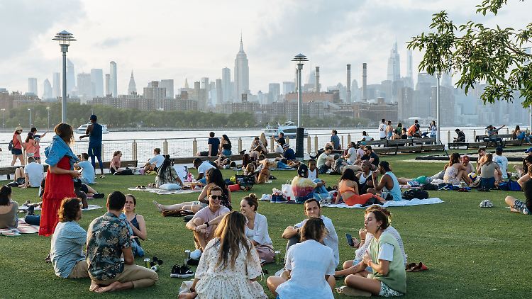 Sommer in New York, doch das Infektionsgeschehen nimmt wieder Fahrt auf.