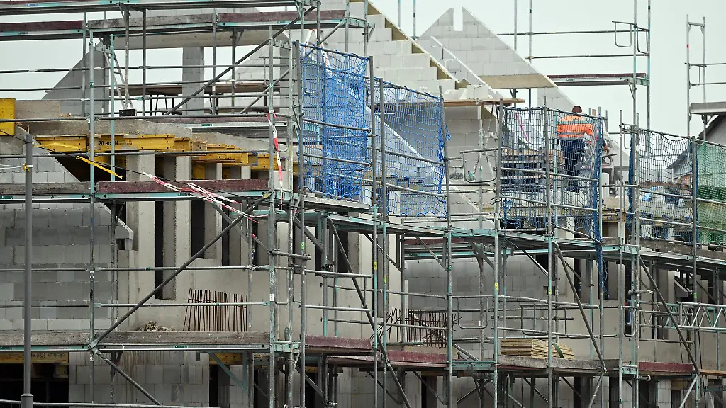 Das-Bauhauptgewerbe-in-NRW-verzeichnete-zuletzt-deutlich-weniger-Auftraege