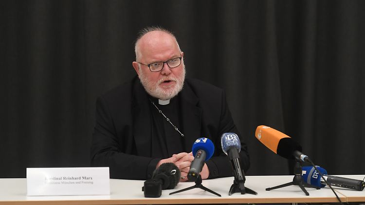Kardinal Reinhard Marx bei einem Besuch in Garching.