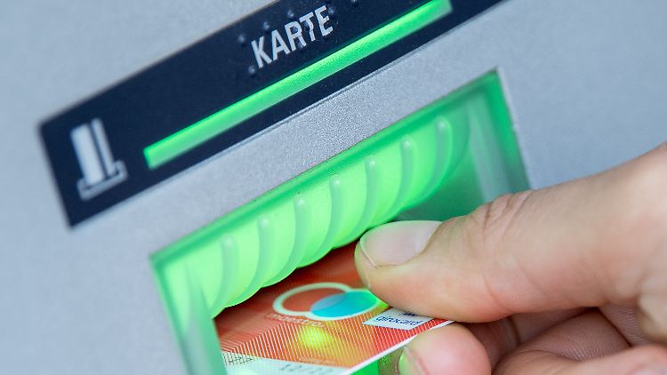 Auslaufmodell "Skimming": Im ersten Halbjahr manipulierten Kriminelle bundesweit 63 Mal Geldautomaten, um an Daten von Bankkunden zu kommen.