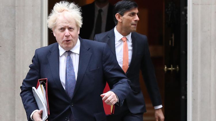 Sowohl Johnson als auch Finanzminister Sunak (r.) würden in der kommenden Woche mobil arbeiten, teilte die Downing Street mit.