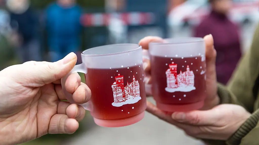 Ein-Glas-Gluehwein-in-der-Pause-ist-in-vielen-Faellen-unproblematisch-wenn-die-Taetigkeit-es-erlaubt