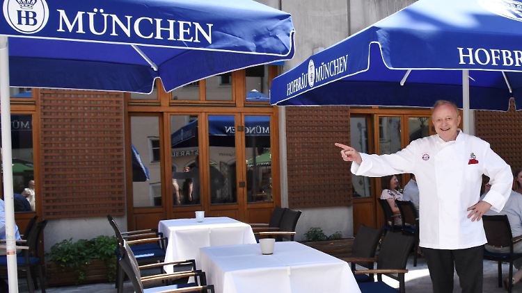 Schuhbeck vor seinem Platzl - das Restaurant ist ebenfalls von der Insolvenz betroffen.