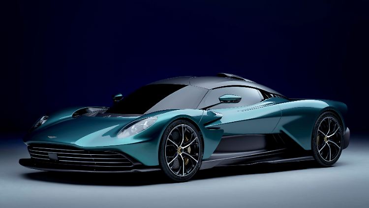 Nach dem Valkyrie stellt Aston Martin nun auch die Serienversion des Hypercars Valhalla vor.