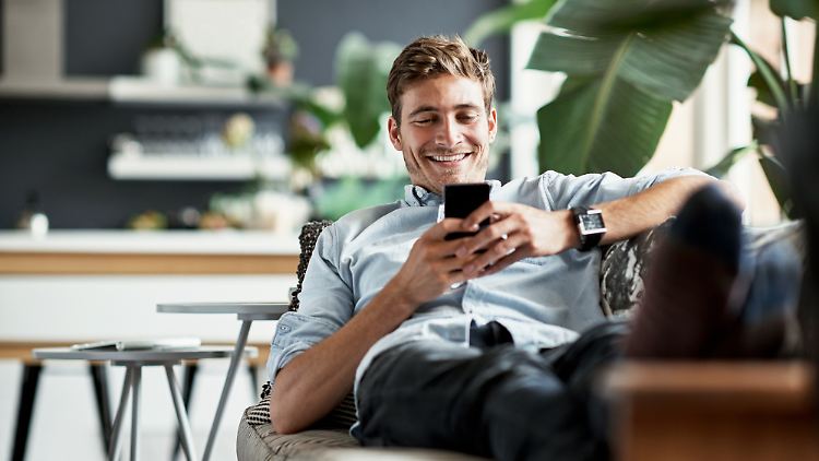 Mann Smartphone iStock.jpg