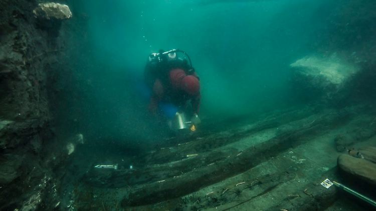 Die Unterwasser-Archäologen fanden die Wrack-Teile in zehn Metern Tiefe nahe der heutigen Stadt Alexandria.