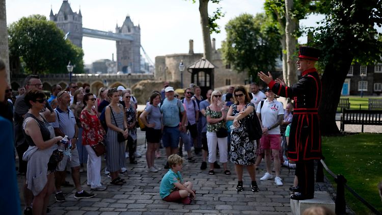 Eine Touristengruppe in London. Verbindliche Abstandsregeln und Maskenpflicht gibt es keine mehr.