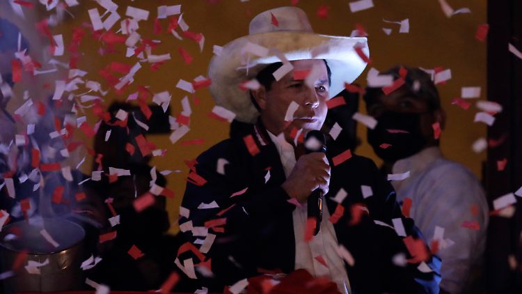 Sechs Wochen nach der Stichwahl um die Präsidentschaft in Peru steht der Wahlsieger fest: der linke Gewerkschafter und Lehrer Pedro Castillo.