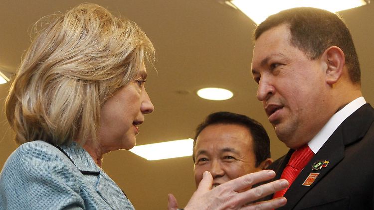 "Angenehmer Moment": Clinton trifft Chávez.