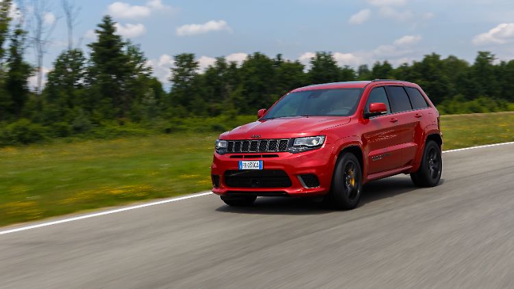 Der Jeep Grand Cherokee 6.2 V8 Trackhawk (2017) mit 6,2-Liter-V8 leistet 710 PS und war seinerzeit eine echte Ansage.