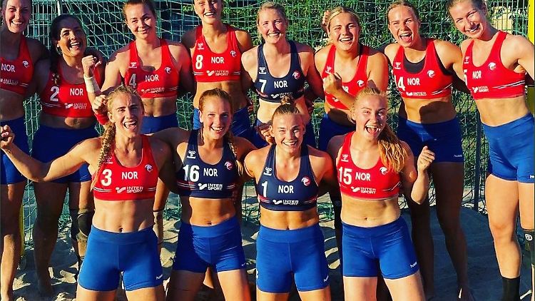 Diese Hosen sind dem Handball-Verband zu lang.