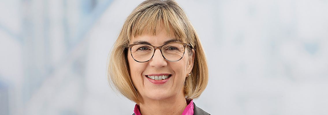 Johna-Susanne-Dr_1200x675_72dpi.jpg